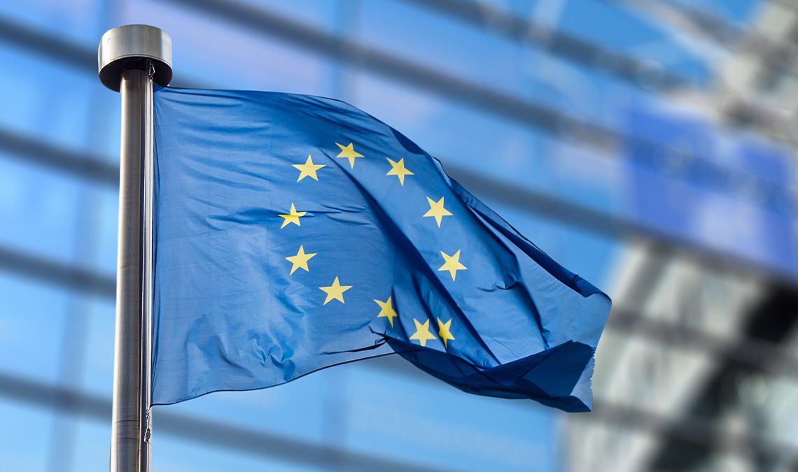 Wehende Flagge der Europäischen Union